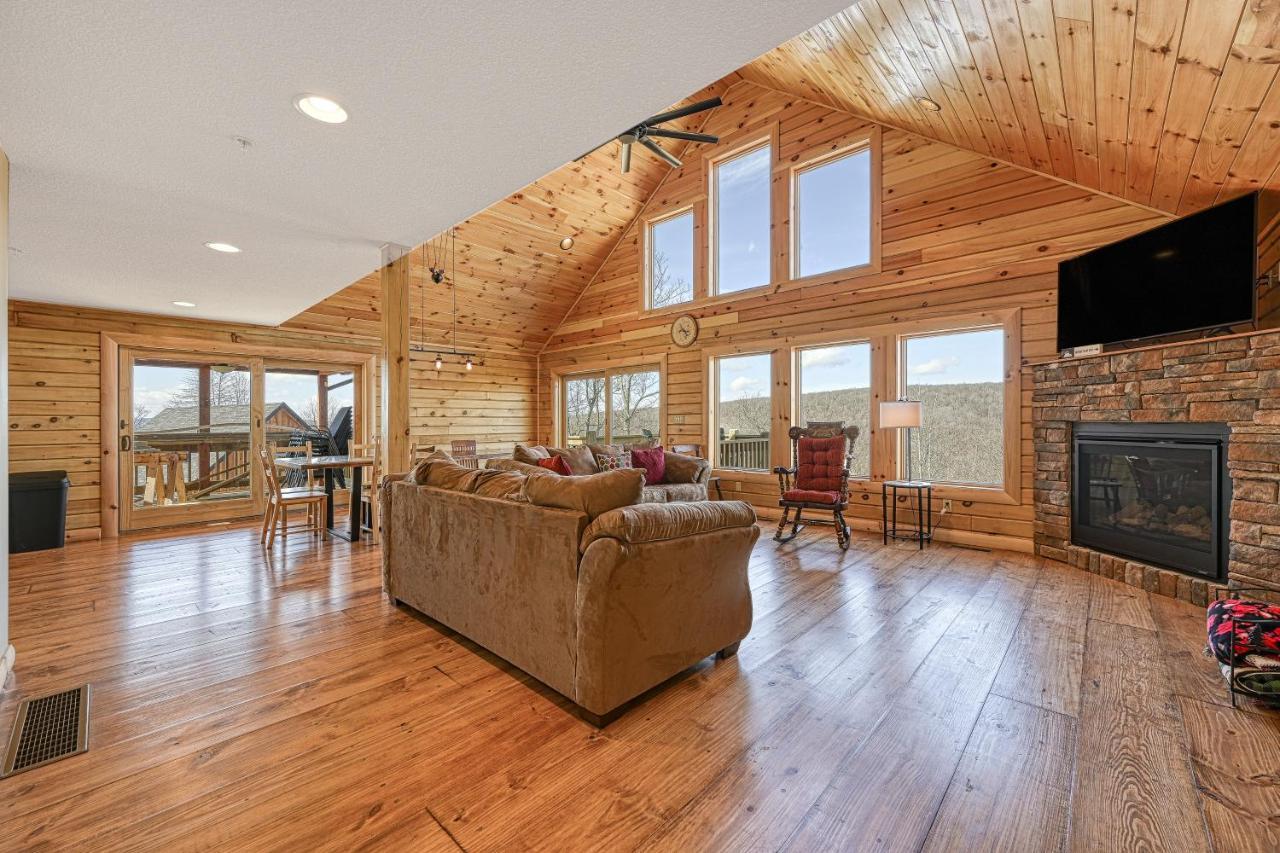 Curb-Free Chalet McHenry Exterior photo